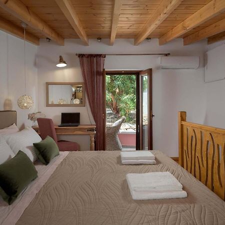 Captain'S Memories Stylish Harbour Apartments Chalki Town Exteriér fotografie