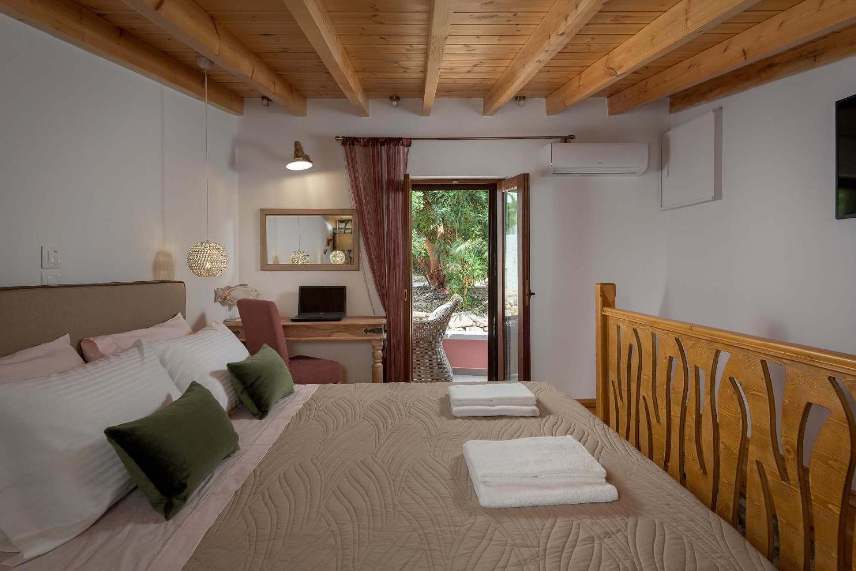 Captain'S Memories Stylish Harbour Apartments Chalki Town Exteriér fotografie