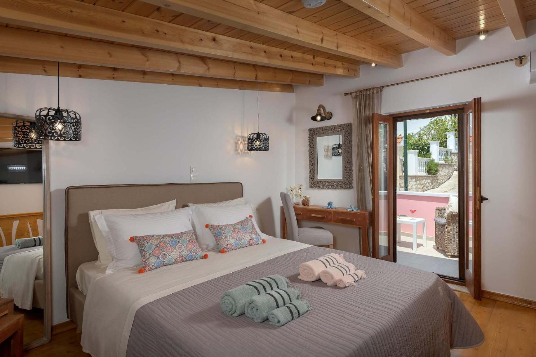 Captain'S Memories Stylish Harbour Apartments Chalki Town Exteriér fotografie