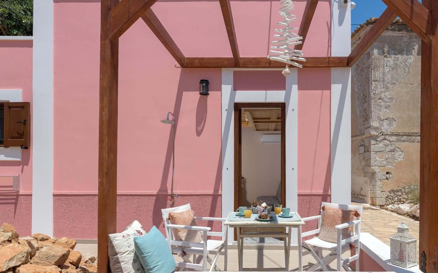 Captain'S Memories Stylish Harbour Apartments Chalki Town Exteriér fotografie